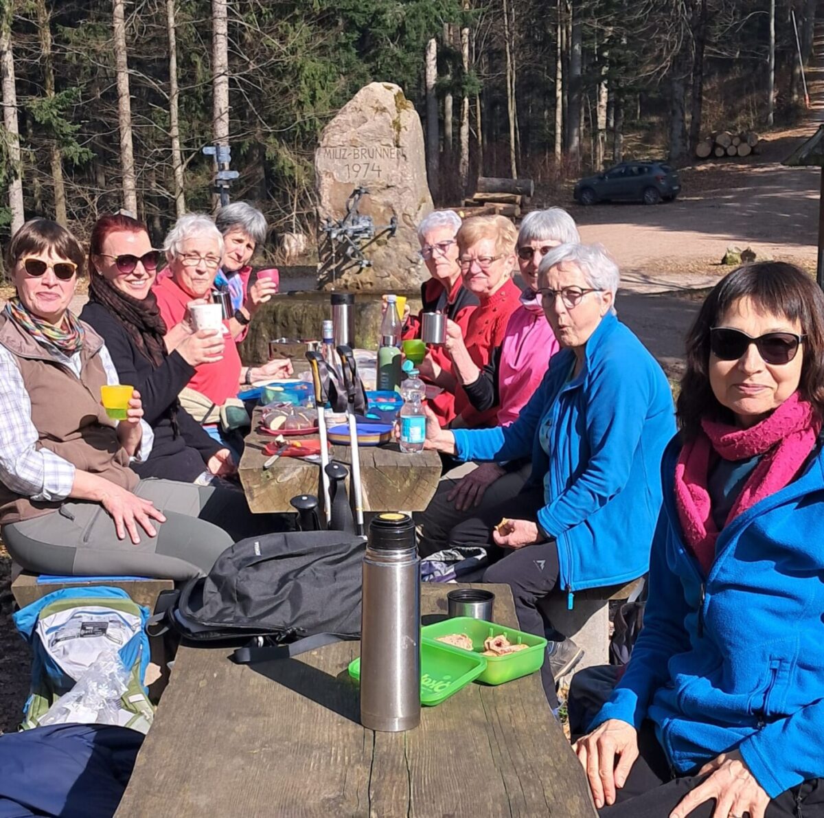 Die Frauen beim Tour-Buffet